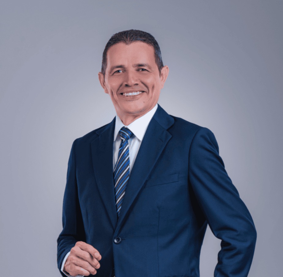 Elvis Anthony Ureña N. Dirección Estratégica de CHIEL'S PA